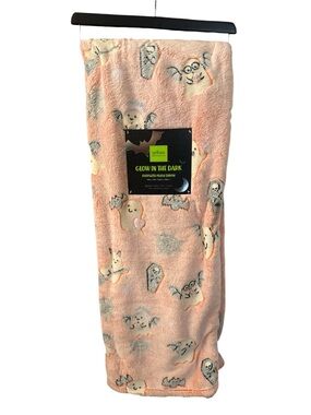 Glow in the Dark Ghost Plush Throw - Halloween Print
